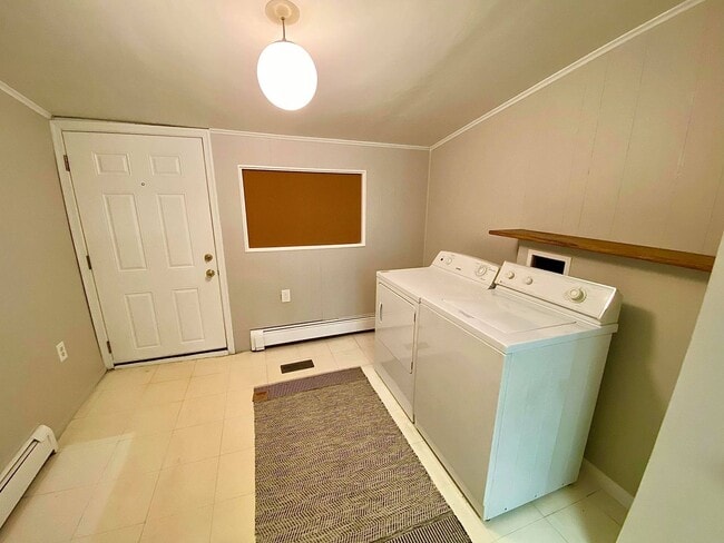 Building Photo - Charming 2 Bedroom/1 Bathroom Townhome in Locust Point, MD!