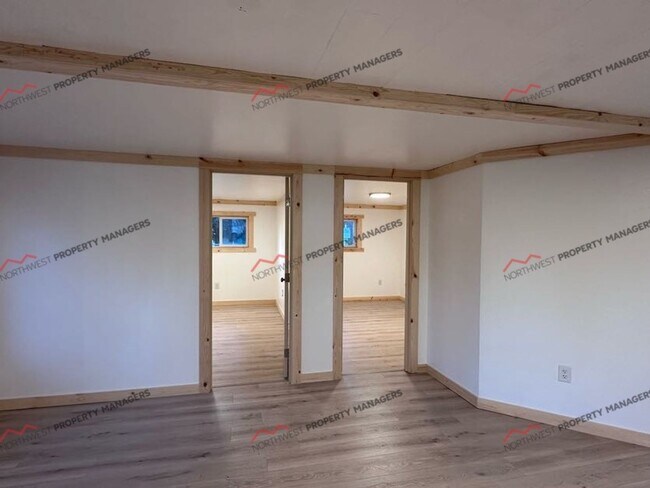 Building Photo - R58