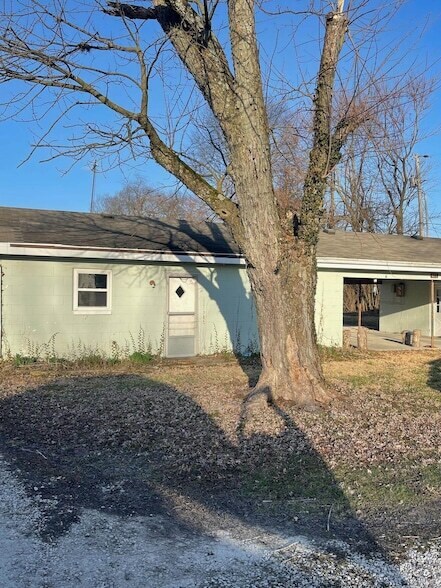 Building Photo - 415 N Kimble Dr