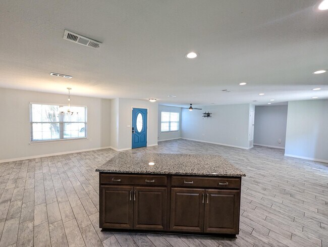 Building Photo - 105 Marquette Pl