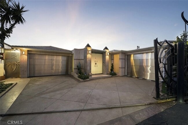 Building Photo - 31877 Circle Dr