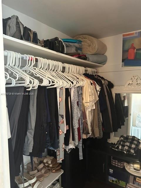 Building Photo - 2930 Point E Dr