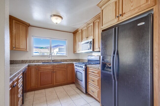 Building Photo - Charming 2BR Home with Attached Garage, Private Patio and a Friendly Community!