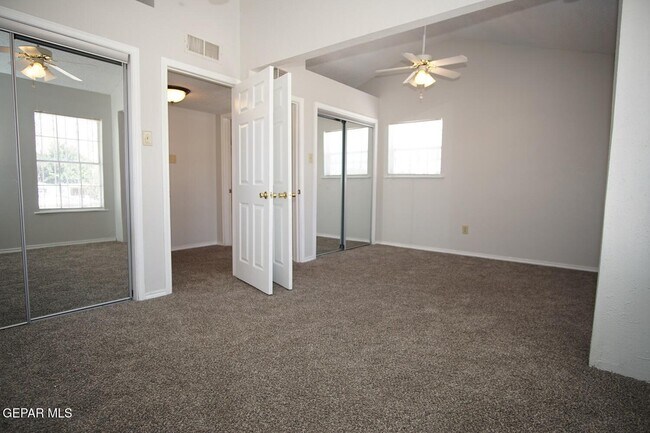 Building Photo - 4924 Winthrop Dr