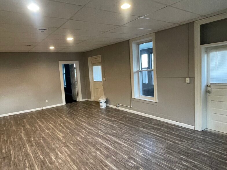 Building Photo - 1389 Broadway