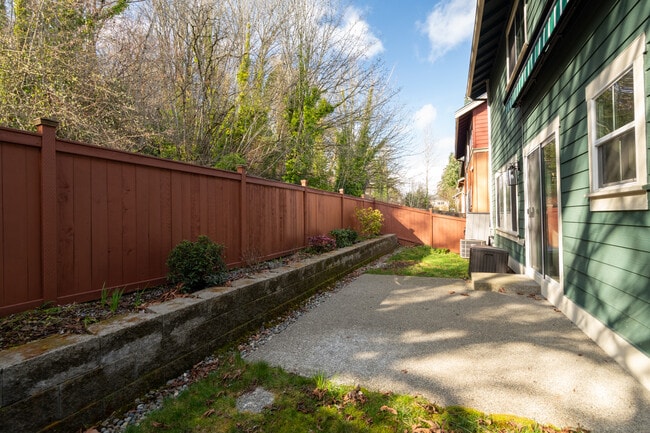 Building Photo - 6733 37th Ave S