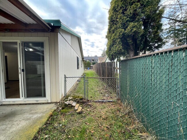 Building Photo - 3526 SE 118th Ave