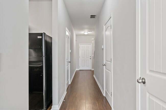 Building Photo - 3 Bedroom Townhome in Stonecrest!