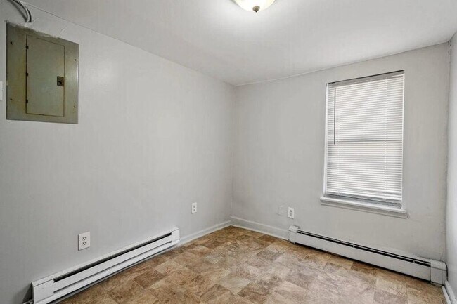 Building Photo - 56 Pershing Ave