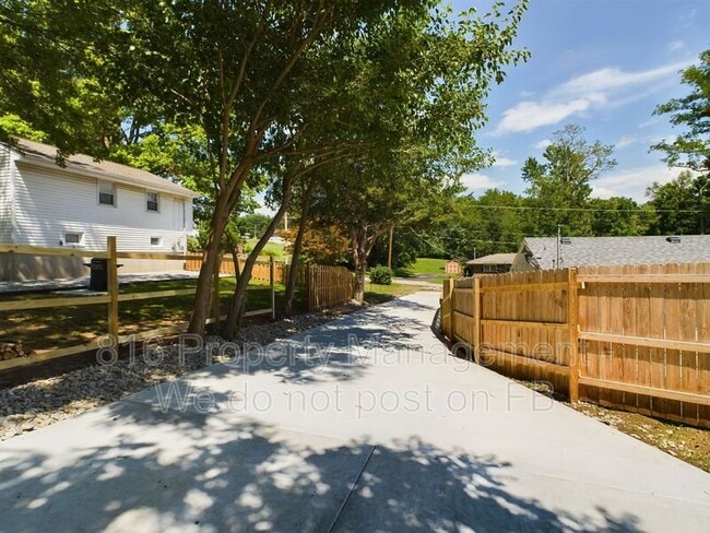 Building Photo - 6724 Sycamore Ave