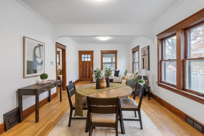 Building Photo - MOVE-IN READY!!!!