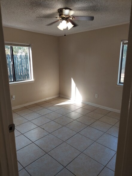 Building Photo - 950 Forestbrook Rd