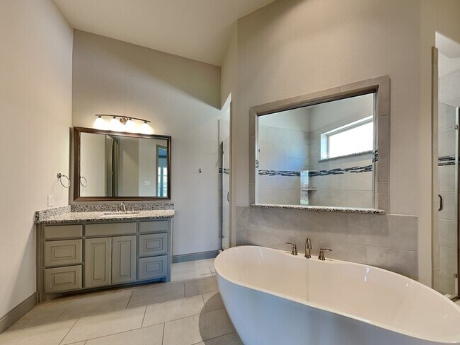 Building Photo - 614 Summer Oaks Dr