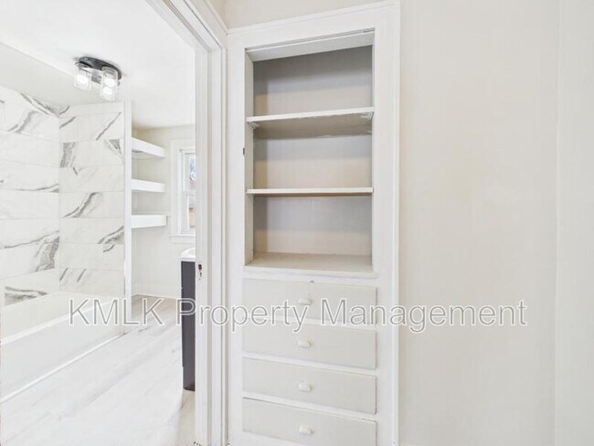 Building Photo - 575 Fernwood Dr