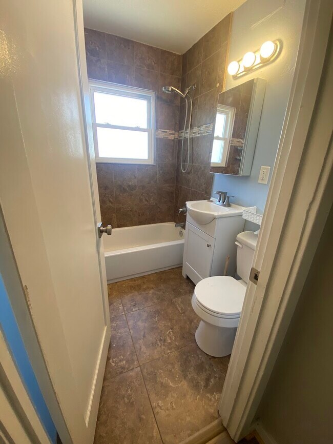 Building Photo - 1486 W 700 S