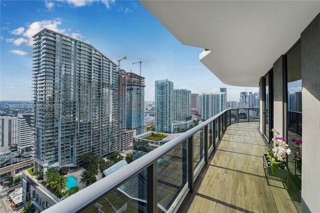Building Photo - 801 S Miami Ave