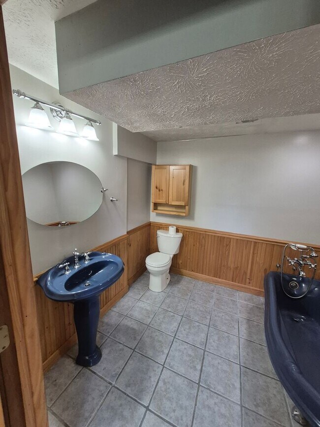 Building Photo - Cozy 4 Bedroom Kettering Home