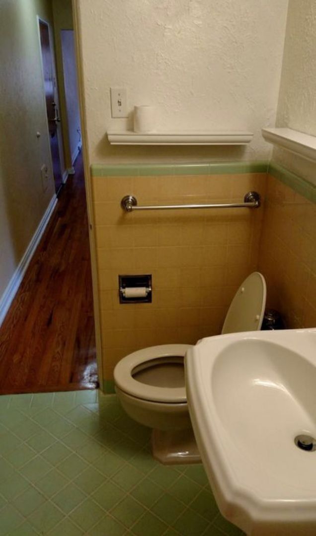 Building Photo - Bright Updated 2-Bed Condo with Vintage Charm Near Wash Park & Cherry Creek