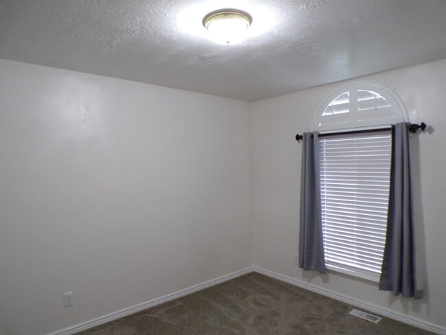 Building Photo - 1464 S Silver Maple Ct