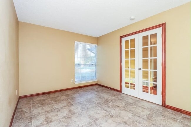 Building Photo - 4969 Briar Oaks Ln