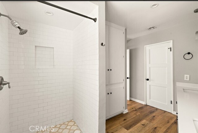 Building Photo - 5840 Allott Ave