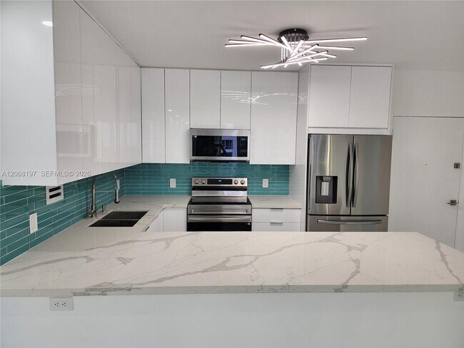 Building Photo - 3505 S Ocean Dr