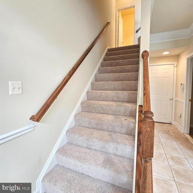 Building Photo - 725 Chevington Ct