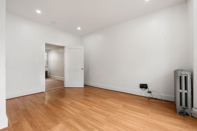 Building Photo - 136A Sherman Ave