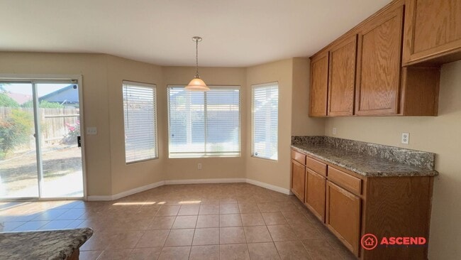 Building Photo - Amazing 5 Bedroom Home In Southwest!