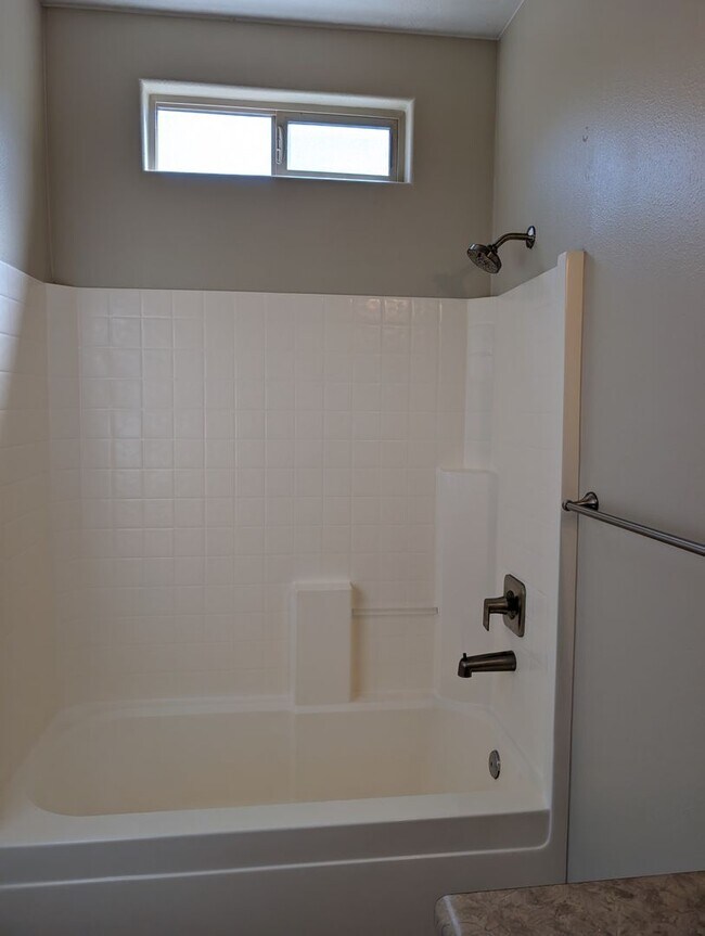 Building Photo - Super clean and upgraded 2 bed condo in Washington