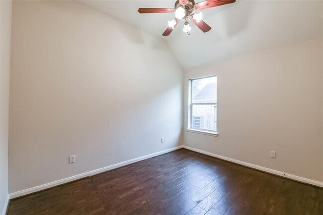 Building Photo - 5911 Mettler Ln