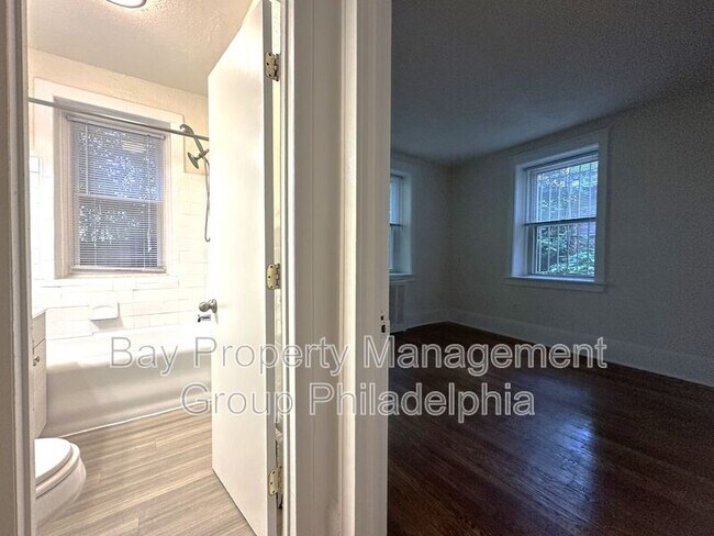 Building Photo - 2809 W Queen Ln