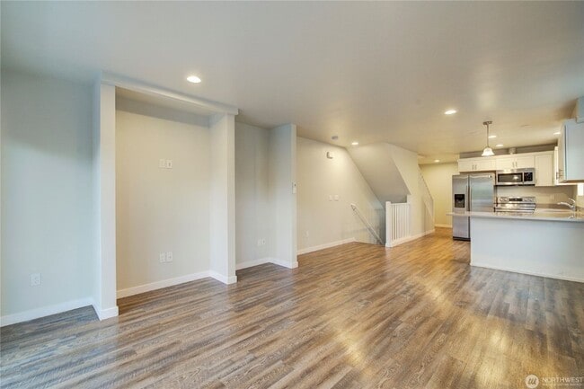 Building Photo - 3Bd/2.5Ba Kirkland Townhouse
