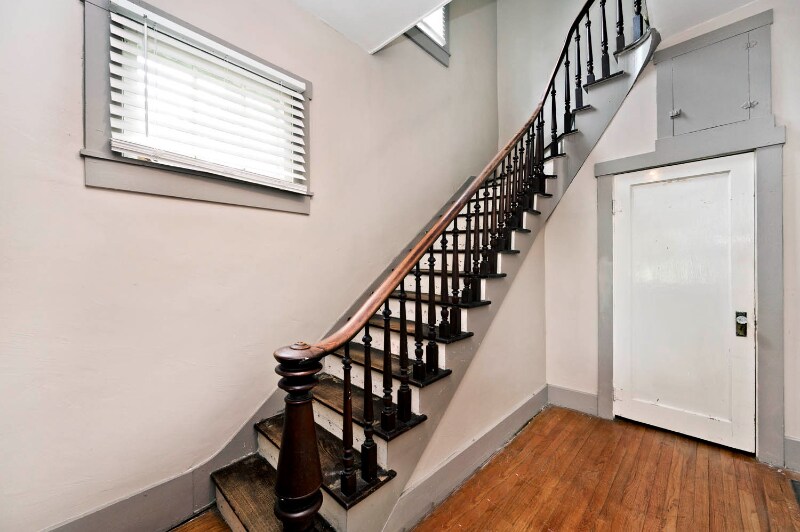 Building Photo - 269 N Vine St