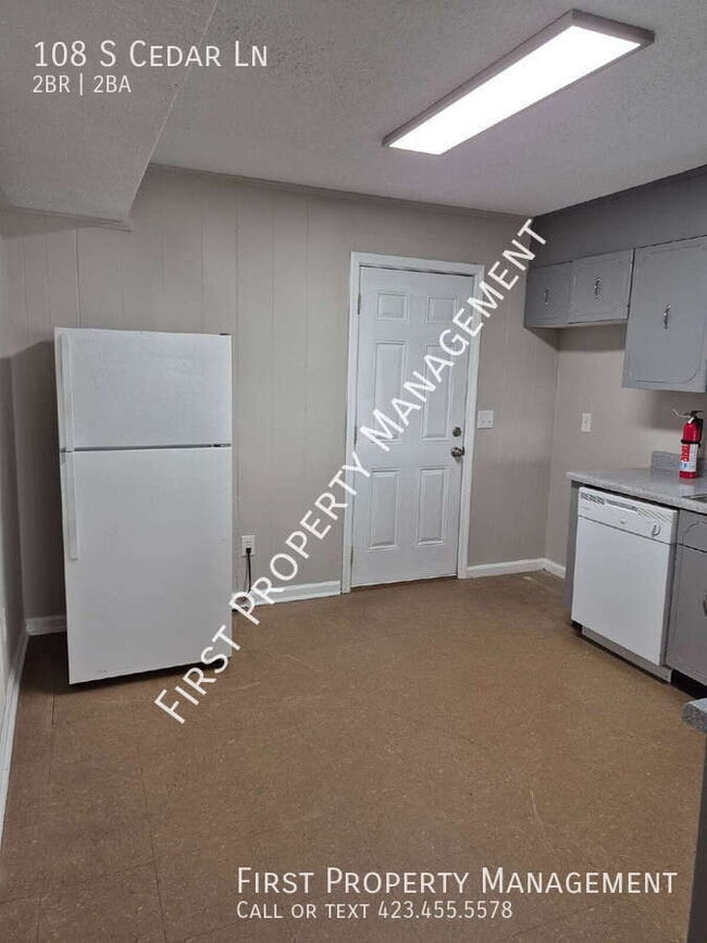 Building Photo - 108 S Cedar Ln