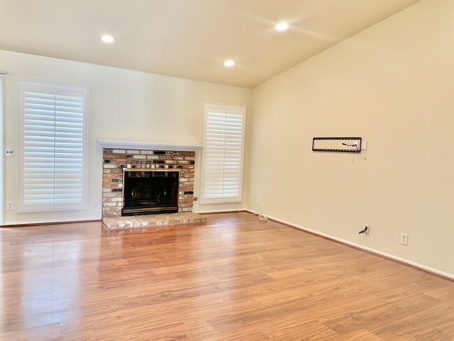 Building Photo - 300 Los Padres Ln