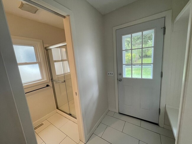 Building Photo - Charming Bungalow