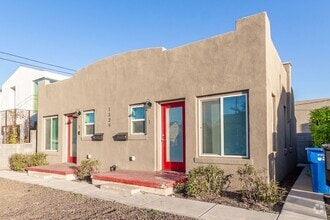 Building Photo - Ultimate City Living in Phoenix