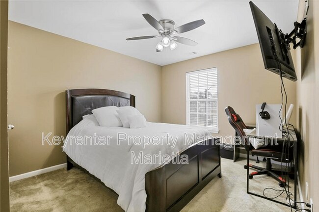 Building Photo - 611 Crosswinds Cir