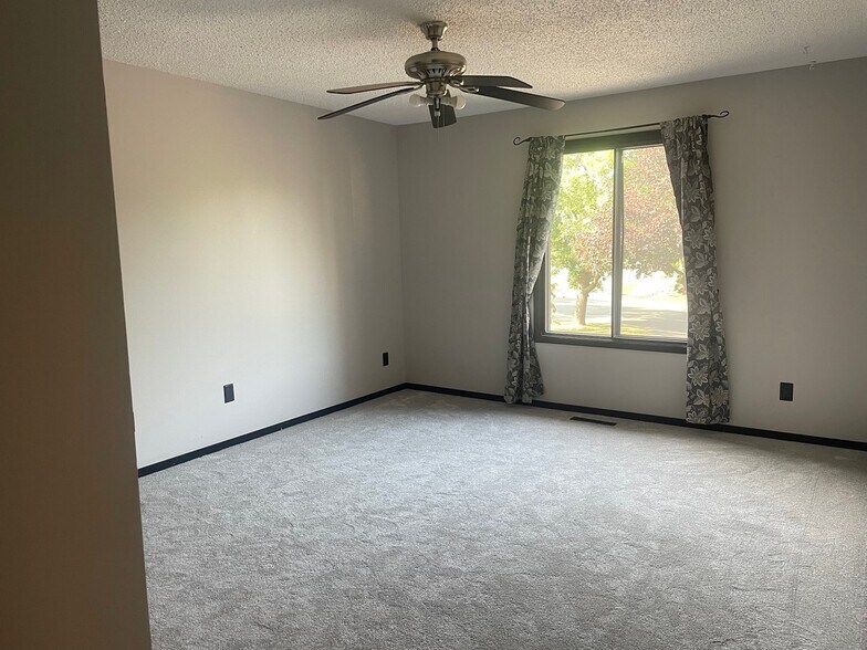 Building Photo - 14325 Fairway Dr
