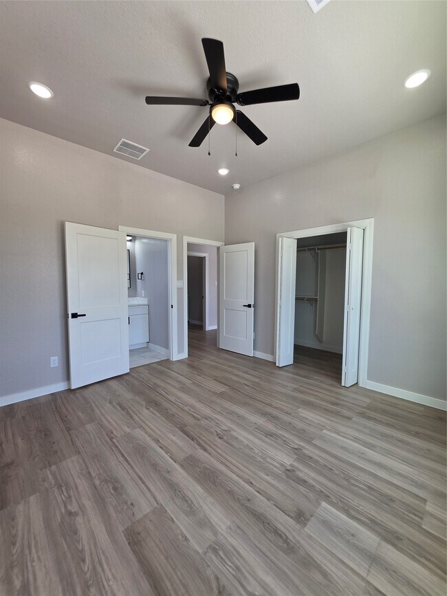 Building Photo - 727 Rd 5714