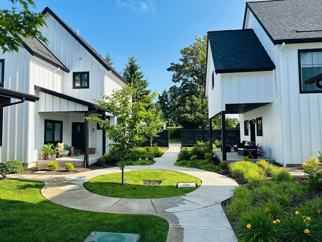 Building Photo - The Green at Felida Park Stunning Home