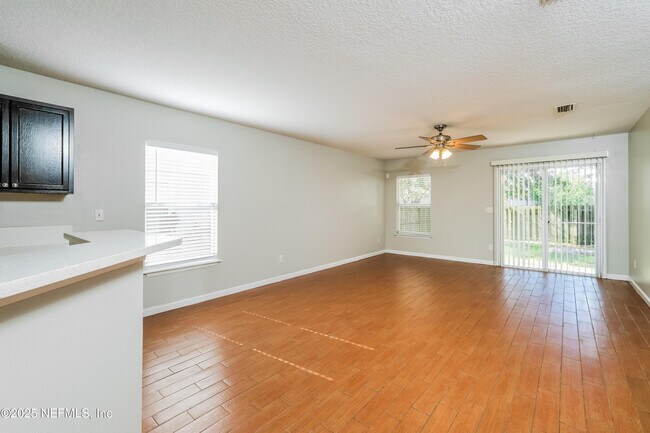 Building Photo - 121 Buck Run Way