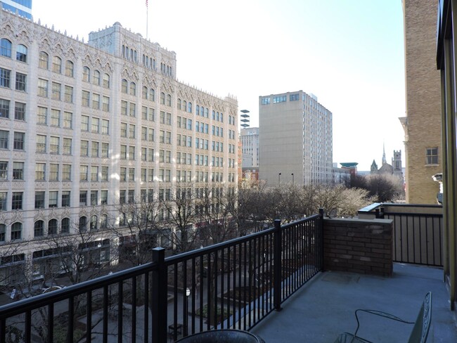 Building Photo - 14 Garfield Pl