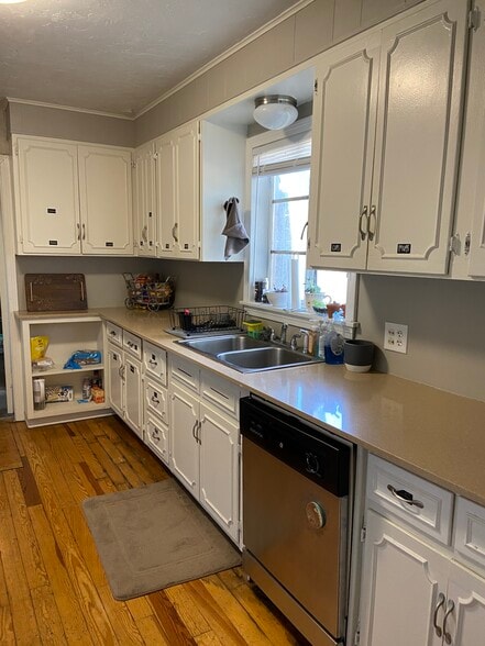 kitchen - 1816 W Arrowhead Plz