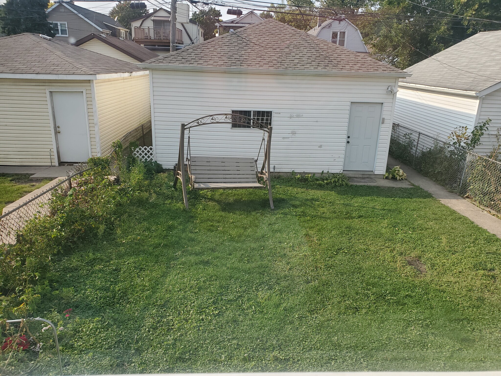 Building Photo - 5222 N Ludlam Ave