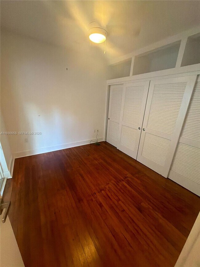 Building Photo - 3677 Poinciana Ave