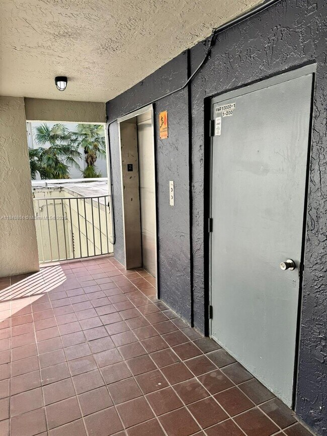 Building Photo - 10090 NW 80th Ct