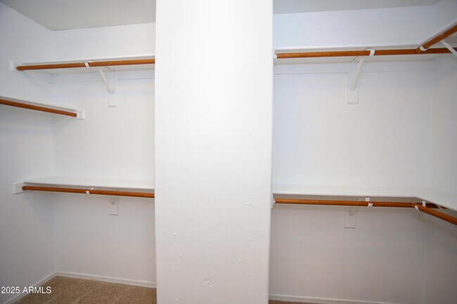 Building Photo - 842 N Naples Dr