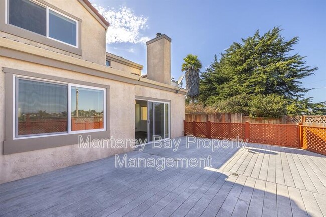 Building Photo - 143 Seal Ct